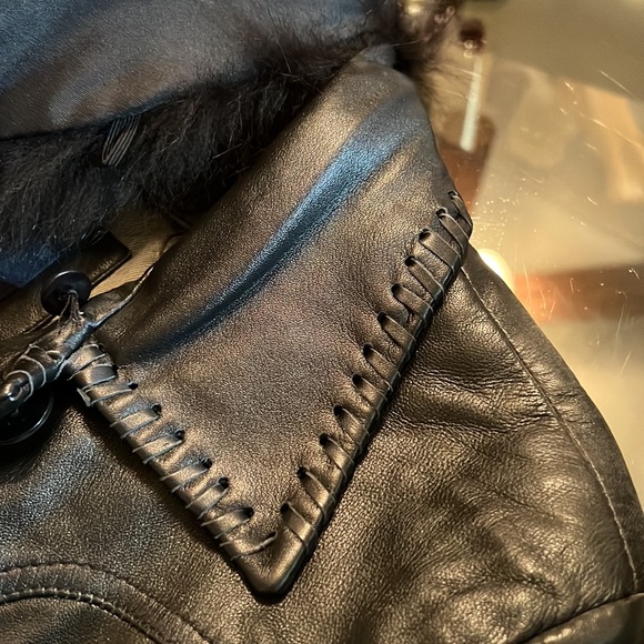 Womans black full length genuine leather coat with removable fox collar - Picture 8 of 10